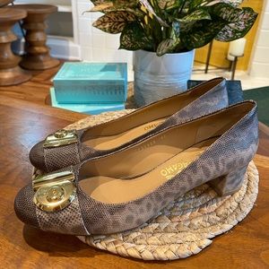 SALVATORE FERRAGAMO 9.5 / 40 IT kitten heel!